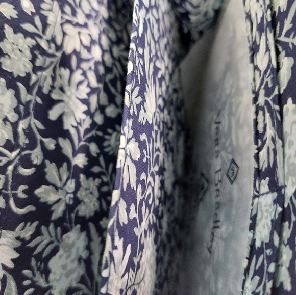 Turnlock Wallet Perennials Gray NWT - Picture 4 of 4